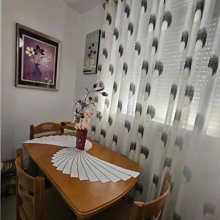 In 아파트 *